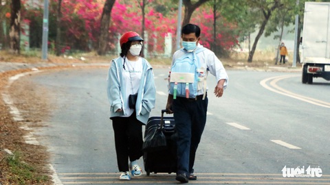 Dắt con vào khung trời đại học - Ảnh 1. Dắt con vào khung trời đại học - Ảnh 1.