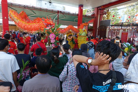 Cúng rằm tháng giêng ở chùa Bà Thiên Hậu Bình Dương quy củ, an toàn - Ảnh 5. Cúng rằm tháng giêng ở chùa Bà Thiên Hậu Bình Dương quy củ, an toàn - Ảnh 5.