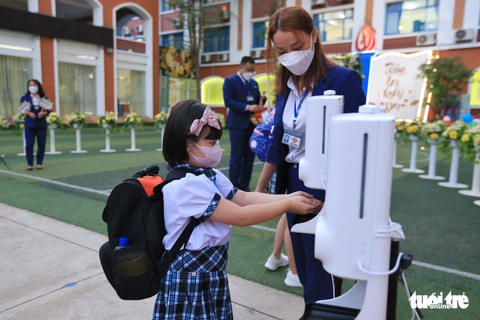Sáng nay 14-2, hơn 1 triệu học sinh mầm non, tiểu học TP.HCM trở lại trường - Ảnh 11. Sáng nay 14-2, hơn 1 triệu học sinh mầm non, tiểu học TP.HCM trở lại trường - Ảnh 11.