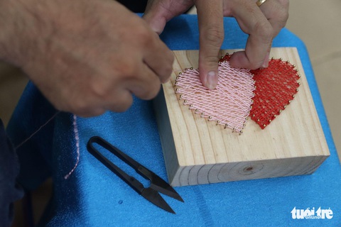 Tranh từ đinh - chỉ làm quà cực lạ cho dịp Valentine - Ảnh 7. Tranh từ đinh - chỉ làm quà cực lạ cho dịp Valentine - Ảnh 7.