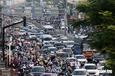 TP.HCM: Học sinh, sinh viên đi học, lại đông như bình thường cũ - Ảnh 1. TP.HCM: Học sinh, sinh viên đi học, lại đông như bình thường cũ - Ảnh 1.