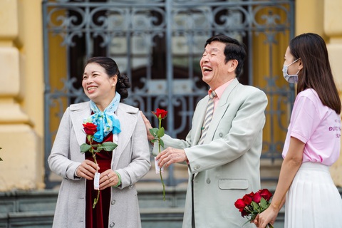 Valentine 2022: Màn tỏ tình bằng 99.999 bông hồng ấn tượng tại Hà Nội - Ảnh 11. Valentine 2022: Màn tỏ tình bằng 99.999 bông hồng ấn tượng tại Hà Nội - Ảnh 11.