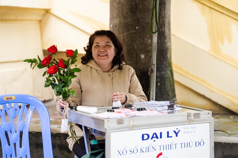 Valentine 2022: Màn tỏ tình bằng 99.999 bông hồng ấn tượng tại Hà Nội - Ảnh 14. Valentine 2022: Màn tỏ tình bằng 99.999 bông hồng ấn tượng tại Hà Nội - Ảnh 14.