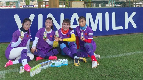 Vinamilk trao thưởng, mừng thành tích các cô gái ‘kim cương’ của bóng đá Việt Nam - Ảnh 3. Vinamilk trao thưởng, mừng thành tích các cô gái ‘kim cương’ của bóng đá Việt Nam - Ảnh 3.
