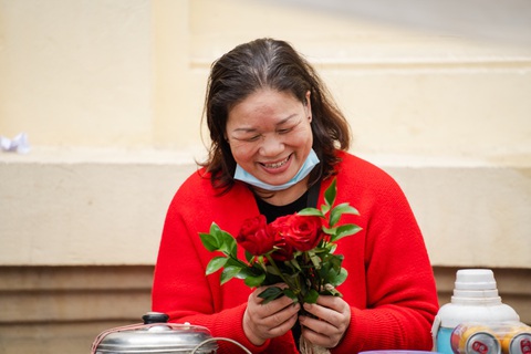 Valentine 2022: Màn tỏ tình bằng 99.999 bông hồng ấn tượng tại Hà Nội - Ảnh 8. Valentine 2022: Màn tỏ tình bằng 99.999 bông hồng ấn tượng tại Hà Nội - Ảnh 8.