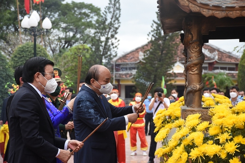 Chủ tịch nước: Áp dụng 5 bài học của vua Quang Trung để phát triển và bảo vệ Tổ quốc - Ảnh 2. Chủ tịch nước: Áp dụng 5 bài học của vua Quang Trung để phát triển và bảo vệ Tổ quốc - Ảnh 2.