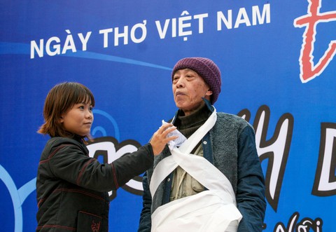 Ngày thơ Việt Nam: Chúng ta chất vấn thơ quá nhiều, hãy để thơ chất vấn chúng ta - Ảnh 1. Ngày thơ Việt Nam: Chúng ta chất vấn thơ quá nhiều, hãy để thơ chất vấn chúng ta - Ảnh 1.