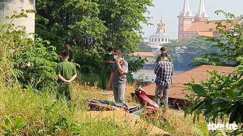 Vụ sinh viên mất tích, tìm thấy khi đã tử vong: Tài sản trên thi thể vẫn còn - Ảnh 3. Vụ sinh viên mất tích, tìm thấy khi đã tử vong: Tài sản trên thi thể vẫn còn - Ảnh 3.