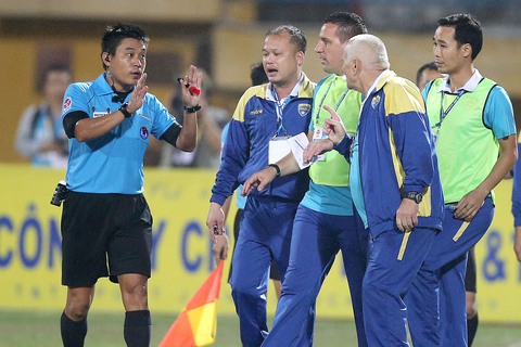 Mùa giải 2022: Trọng tài sẽ nghiêm khắc hơn - Ảnh 1. Mùa giải 2022: Trọng tài sẽ nghiêm khắc hơn - Ảnh 1.