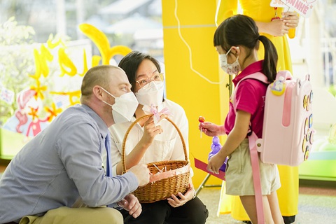 Royal School Phú Lâm đón học sinh với hoạt động hái lộc ‘khai xuân’ tại trường - Ảnh 3. Royal School Phú Lâm đón học sinh với hoạt động hái lộc ‘khai xuân’ tại trường - Ảnh 3.