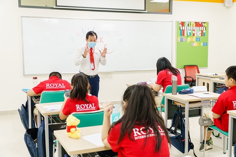 Royal School Phú Lâm đón học sinh với hoạt động hái lộc ‘khai xuân’ tại trường - Ảnh 5. Royal School Phú Lâm đón học sinh với hoạt động hái lộc ‘khai xuân’ tại trường - Ảnh 5.