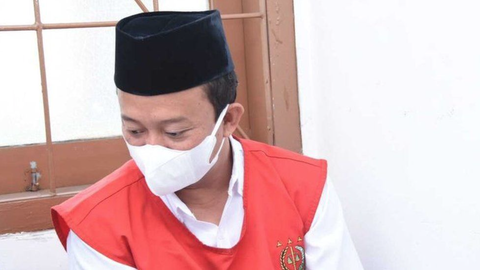 Thầy giáo nhận án chung thân vì cưỡng hiếp 13 học sinh tại Indonesia - Ảnh 1. Thầy giáo nhận án chung thân vì cưỡng hiếp 13 học sinh tại Indonesia - Ảnh 1.