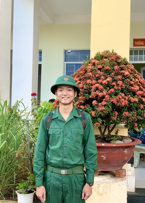 Nhiều đảng viên trẻ tình nguyện nhập ngũ - Ảnh 3. Nhiều đảng viên trẻ tình nguyện nhập ngũ - Ảnh 3.