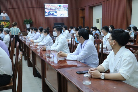 Bí thư Nguyễn Văn Nên: Bác sĩ trẻ tăng cường về trạm là sự gánh vác, chia lửa kịp thời - Ảnh 2. Bí thư Nguyễn Văn Nên: Bác sĩ trẻ tăng cường về trạm là sự gánh vác, chia lửa kịp thời - Ảnh 2.