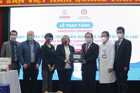 USAID Hoa Kỳ tặng thiết bị chẩn đoán lao trong 2 giờ và thuốc điều trị bệnh lao cho Việt Nam - Ảnh 1. USAID Hoa Kỳ tặng thiết bị chẩn đoán lao trong 2 giờ và thuốc điều trị bệnh lao cho Việt Nam - Ảnh 1.