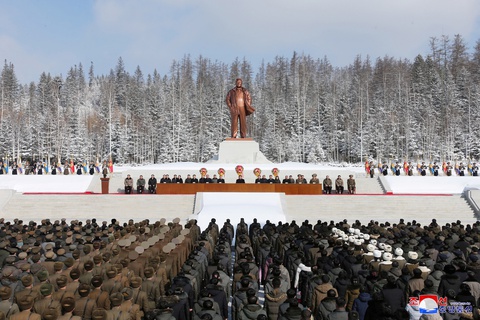 Nhiều điểm mới trong lễ kỷ niệm sinh nhật cố lãnh đạo Triều Tiên Kim Jong Il - Ảnh 1. Nhiều điểm mới trong lễ kỷ niệm sinh nhật cố lãnh đạo Triều Tiên Kim Jong Il - Ảnh 1.