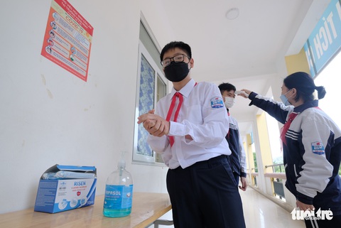 Hà Nội: F0 tăng sau hơn 1 tuần học trực tiếp, lãnh đạo trường và chuyên gia nói gì? - Ảnh 3. Hà Nội: F0 tăng sau hơn 1 tuần học trực tiếp, lãnh đạo trường và chuyên gia nói gì? - Ảnh 3.