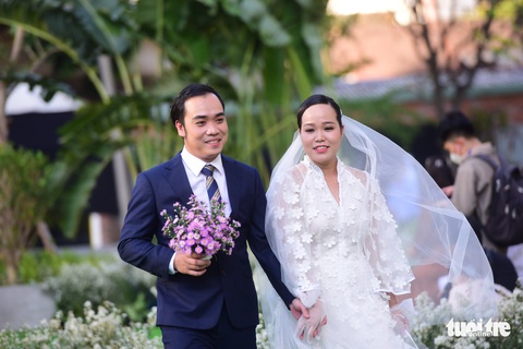 Bệnh viện Quân y 175 tổ chức đám cưới cho 20 cặp y, bác sĩ phải hoãn đám cưới để chống dịch - Ảnh 8. Bệnh viện Quân y 175 tổ chức đám cưới cho 20 cặp y, bác sĩ phải hoãn đám cưới để chống dịch - Ảnh 8.