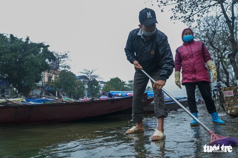 Chùa Hương chính thức mở cửa nhưng còn vắng khách - Ảnh 4. Chùa Hương chính thức mở cửa nhưng còn vắng khách - Ảnh 4.