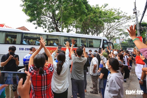 Bí thư Thành ủy TP.HCM tặng quà chiến sĩ trẻ trước khi lên đường nhập ngũ - Ảnh 10. Bí thư Thành ủy TP.HCM tặng quà chiến sĩ trẻ trước khi lên đường nhập ngũ - Ảnh 10.