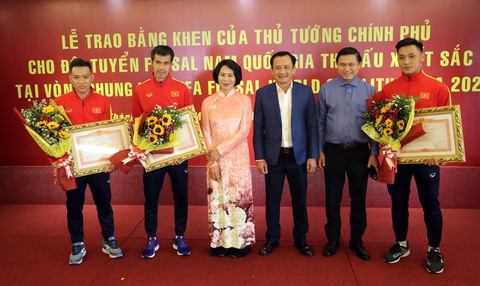 Tuyển futsal Việt Nam nhận bằng khen của Thủ tướng Chính phủ - Ảnh 6. Tuyển futsal Việt Nam nhận bằng khen của Thủ tướng Chính phủ - Ảnh 6.