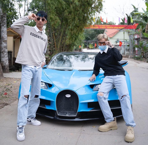 Siêu xe Bugatti Chiron của bạn trẻ Việt lên sóng Supercar Blondie, hút truyền thông thế giới - Ảnh 12. Siêu xe Bugatti Chiron của bạn trẻ Việt lên sóng Supercar Blondie, hút truyền thông thế giới - Ảnh 12.