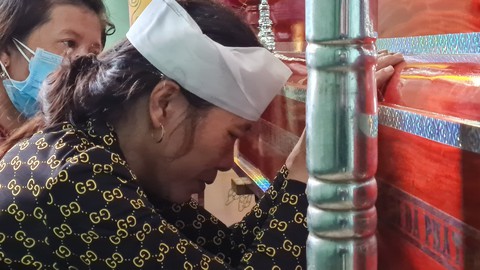Nam sinh viên Nguyễn Văn N. về nhà, đám tang đẫm nước mắt - Ảnh 2. Nam sinh viên Nguyễn Văn N. về nhà, đám tang đẫm nước mắt - Ảnh 2.