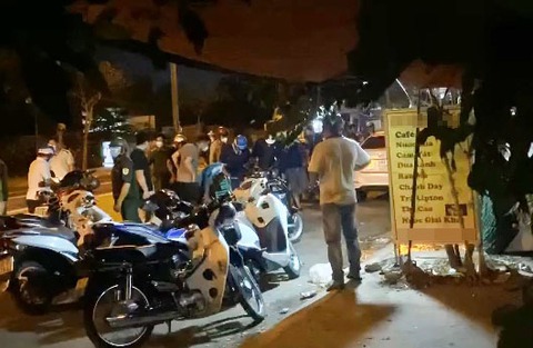 Điều tra vụ nổ súng vào 1 ôtô ở huyện Bình Chánh, TP.HCM - Ảnh 1. Điều tra vụ nổ súng vào 1 ôtô ở huyện Bình Chánh, TP.HCM - Ảnh 1.