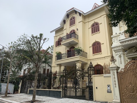 Đề nghị xử lý trách nhiệm chủ tịch quận Cầu Giấy liên quan tới vụ biệt thự xây trái phép - Ảnh 1. Đề nghị xử lý trách nhiệm chủ tịch quận Cầu Giấy liên quan tới vụ biệt thự xây trái phép - Ảnh 1.