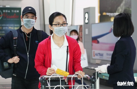 Nghệ An cho xe khách, taxi chạy lại ở ‘vùng đỏ’ - Ảnh 1. Nghệ An cho xe khách, taxi chạy lại ở ‘vùng đỏ’ - Ảnh 1.