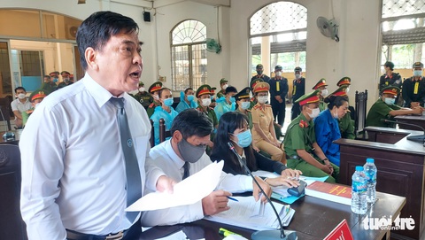 Viện kiểm sát và 4 luật sư tranh luận sôi nổi liên quan trùm buôn lậu Mười Tường - Ảnh 2. Viện kiểm sát và 4 luật sư tranh luận sôi nổi liên quan trùm buôn lậu Mười Tường - Ảnh 2.