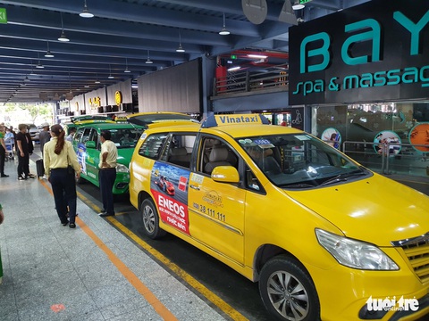 Đưa vào khai thác làn xe công nghệ ở Tân Sơn Nhất, khách đón xe như thế nào? - Ảnh 3. Đưa vào khai thác làn xe công nghệ ở Tân Sơn Nhất, khách đón xe như thế nào? - Ảnh 3.