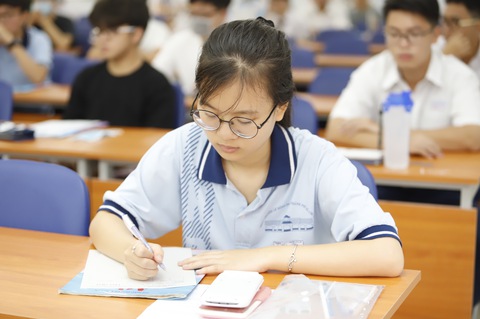 Trường ĐH Ngân hàng TP.HCM bắt đầu nhận đăng ký xét tuyển từ 1-3 - Ảnh 1. Trường ĐH Ngân hàng TP.HCM bắt đầu nhận đăng ký xét tuyển từ 1-3 - Ảnh 1.