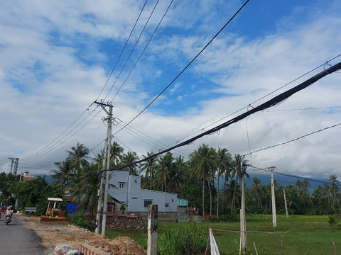 Công ty Điện lực Phú Yên: Năm 2022 tiếp tục chỉnh trang hơn 60km cáp viễn thông - Ảnh 2. Công ty Điện lực Phú Yên: Năm 2022 tiếp tục chỉnh trang hơn 60km cáp viễn thông - Ảnh 2.