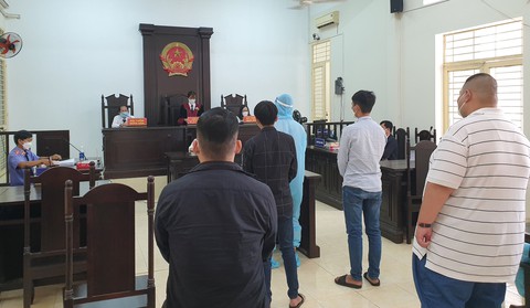 Vụ chở thuê 3 xe máy cũ: bị truy tố: Đổi tội danh, phạt tiền - Ảnh 1. Vụ chở thuê 3 xe máy cũ: bị truy tố: Đổi tội danh, phạt tiền - Ảnh 1.