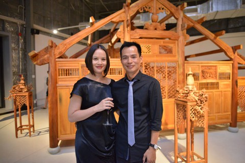 Nghệ sĩ với nhà thời trang tố nhau cầm nhầm súng - Ảnh 4. Nghệ sĩ với nhà thời trang tố nhau cầm nhầm súng - Ảnh 4.