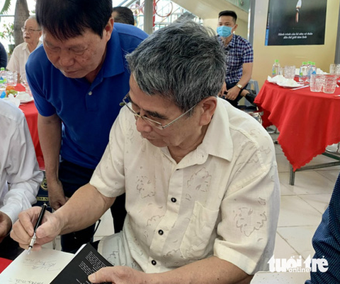 Nhà văn Nguyễn Mạnh Tuấn và hành trình tìm mộ anh trai qua Linh ứng - Ảnh 2. Nhà văn Nguyễn Mạnh Tuấn và hành trình tìm mộ anh trai qua Linh ứng - Ảnh 2.