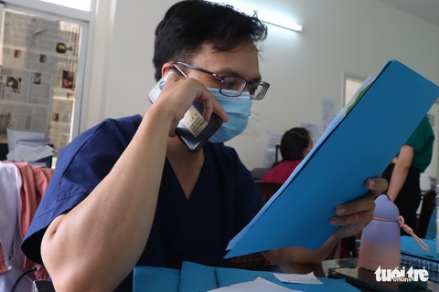 TP.HCM rà soát lại năng lực chăm sóc F0 tại nhà khi COVID-19 tăng nhẹ - Ảnh 1. TP.HCM rà soát lại năng lực chăm sóc F0 tại nhà khi COVID-19 tăng nhẹ - Ảnh 1.
