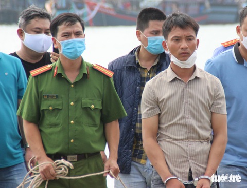 Tạm giữ hình sự người cha nhẫn tâm ném con gái xuống sông Trường Giang - Ảnh 1. Tạm giữ hình sự người cha nhẫn tâm ném con gái xuống sông Trường Giang - Ảnh 1.