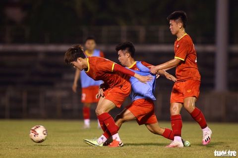 Các F1 của U23 Việt Nam đeo khẩu trang tập luyện - Ảnh 10. Các F1 của U23 Việt Nam đeo khẩu trang tập luyện - Ảnh 10.