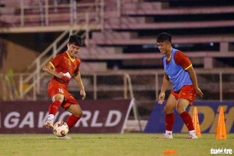Các F1 của U23 Việt Nam đeo khẩu trang tập luyện - Ảnh 8. Các F1 của U23 Việt Nam đeo khẩu trang tập luyện - Ảnh 8.