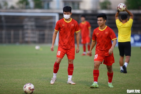 Các F1 của U23 Việt Nam đeo khẩu trang tập luyện - Ảnh 2. Các F1 của U23 Việt Nam đeo khẩu trang tập luyện - Ảnh 2.