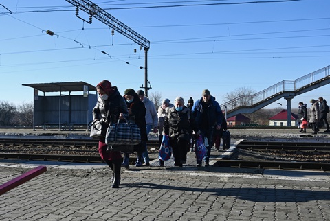 Đón hàng ngàn người sơ tán từ Donbass, vùng Rostov ở Nga tuyên bố tình trạng khẩn cấp - Ảnh 1. Đón hàng ngàn người sơ tán từ Donbass, vùng Rostov ở Nga tuyên bố tình trạng khẩn cấp - Ảnh 1.