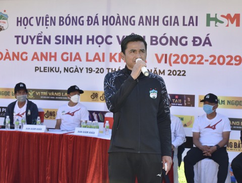 Phố núi sôi động ngày hội tuyển sinh cầu thủ nhí - Ảnh 1. Phố núi sôi động ngày hội tuyển sinh cầu thủ nhí - Ảnh 1.