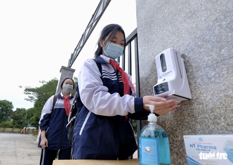 Chuyên gia nêu câu hỏi: ‘Cứ đóng cửa thì biết bao giờ học sinh mới được đi học lại? - Ảnh 3. Chuyên gia nêu câu hỏi: ‘Cứ đóng cửa thì biết bao giờ học sinh mới được đi học lại? - Ảnh 3.