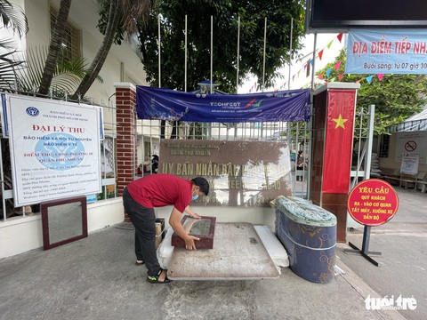 Người dân TP.HCM thi nhau gom rác sau lời kêu gọi mang rác lên phường, đừng mang rác ra đường - Ảnh 5. Người dân TP.HCM thi nhau gom rác sau lời kêu gọi mang rác lên phường, đừng mang rác ra đường - Ảnh 5.