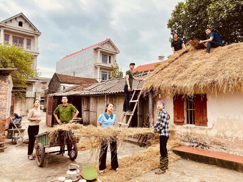 Bỏ lửng chuyện tình nhân vật chính, khán giả không vui với kết Phố trong làng - Ảnh 5. Bỏ lửng chuyện tình nhân vật chính, khán giả không vui với kết Phố trong làng - Ảnh 5.