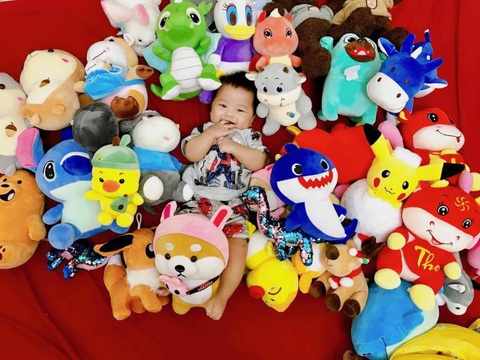 Khoe cả giường đầy gấu bông do chồng gắp tặng, mẹ bỉm sữa nhận nghìn like - Ảnh 2. Khoe cả giường đầy gấu bông do chồng gắp tặng, mẹ bỉm sữa nhận nghìn like - Ảnh 2.