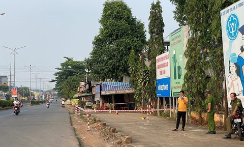 Vừa ra khỏi trường, nam sinh lớp 9 bị đâm chết - Ảnh 1. Vừa ra khỏi trường, nam sinh lớp 9 bị đâm chết - Ảnh 1.