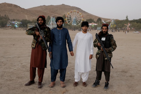 Taliban cấm mang súng khi đến chơi ở công viên giải trí - Ảnh 1. Taliban cấm mang súng khi đến chơi ở công viên giải trí - Ảnh 1.